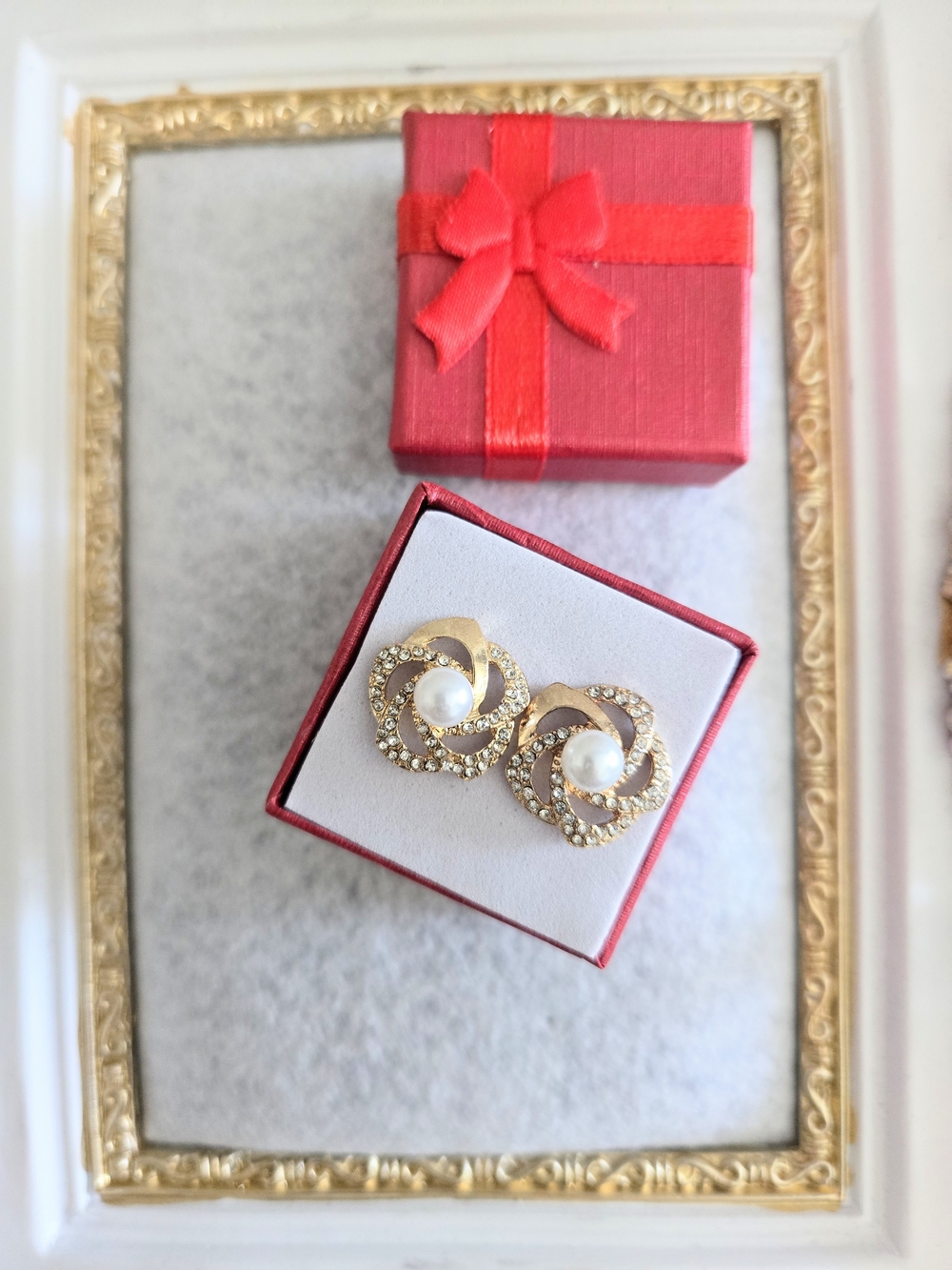 New Gold Pearl & Crystal Knot Stud Earrings
